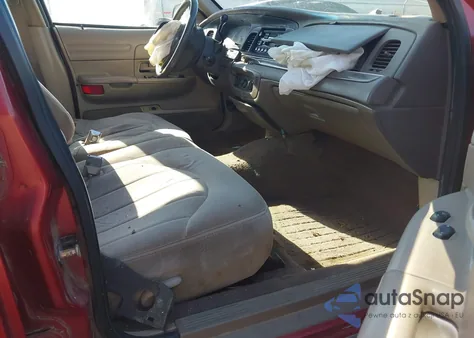 2000 Ford Crown Victoria z USA, uszkodzony, nr VIN 2FAFP73W2YX105897